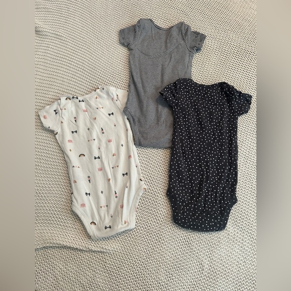 Carters 18 month onesie bundle - Picture 4 of 4